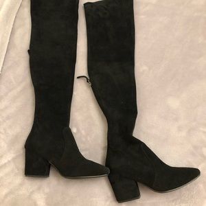 Goodnight Macaroon Ellis” Black boots.